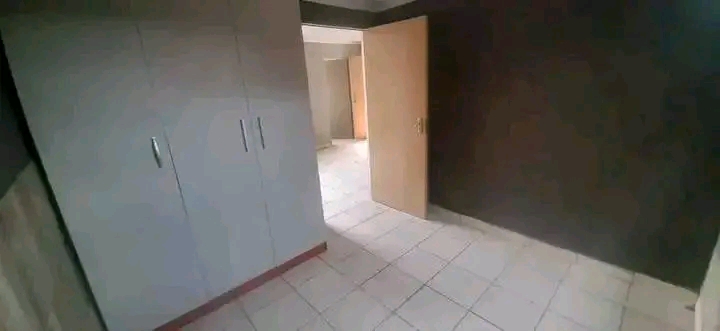 2 bedroom cottage available
parking availabl  in Ebony Park