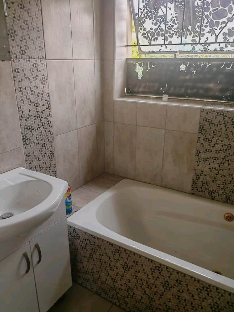 A beautiful 2 bedroom cottage fit for family,  in Edenvale