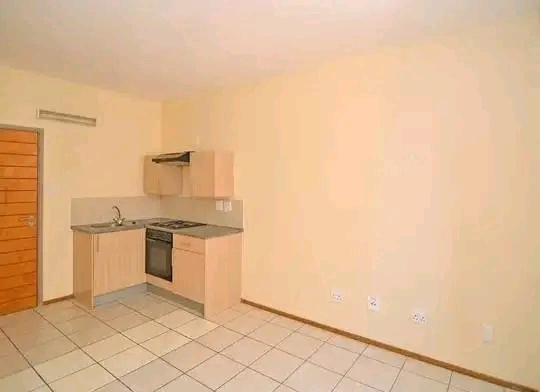 Comfortable home this inviting 1-bedroom home  in Lombardy East
