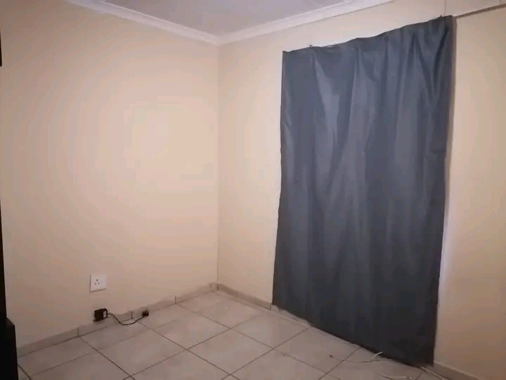 House for rental in ext 20
cousy home 
open  in Protea Glen