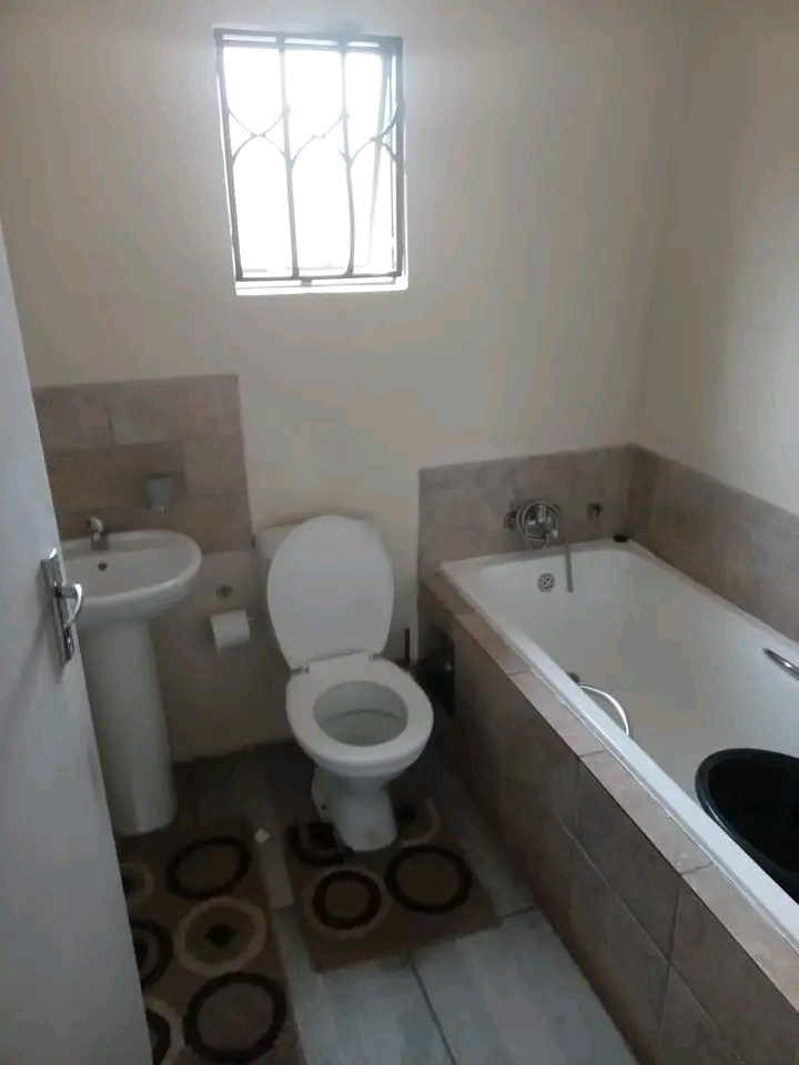 House available to rent 
r7000 deposit + r70  in Dawn Park