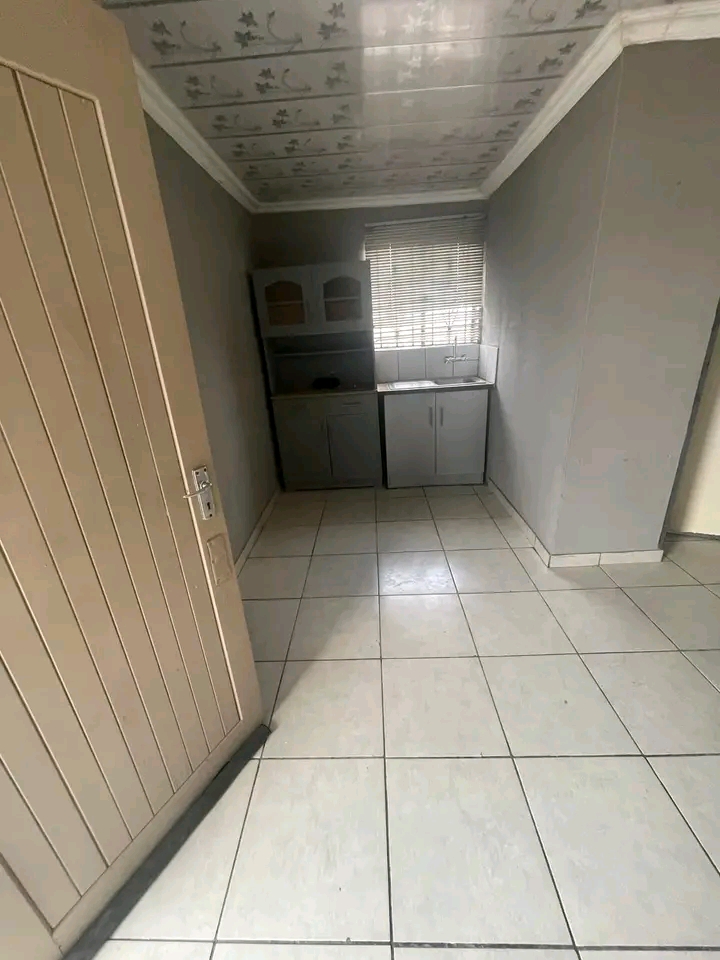 A very spacious beautiful cottage available f  in Klipfontein