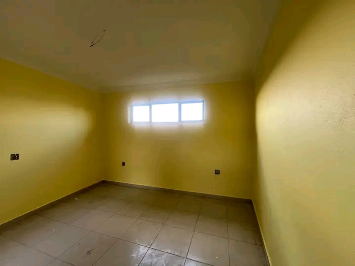 Newly build block flat 15 rooms available to   in Tembisa