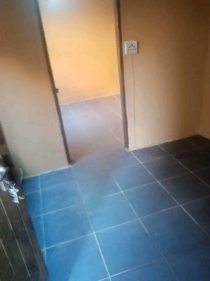 2 room available to rent at elidinga section  in Tembisa