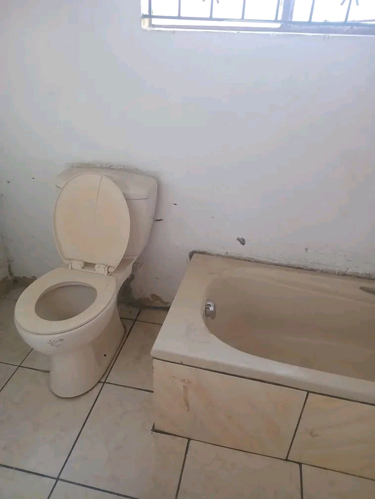 Room to rent available 850 with sharing bathr  in Mapetla