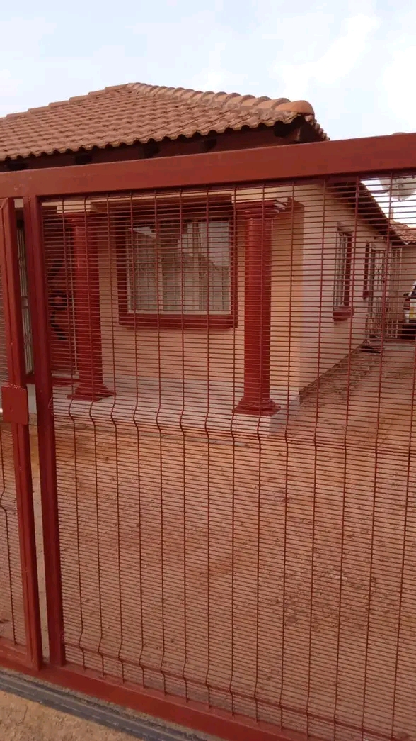House for rental
available immediately 
3 b  in Pretoria