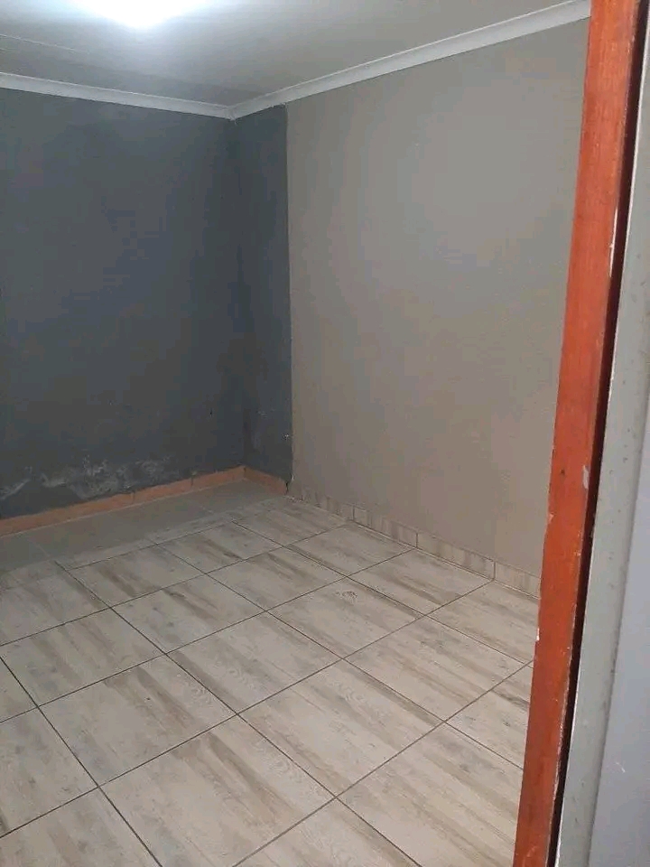 A room available to rent near tollgate 

wi  in Ebony Park