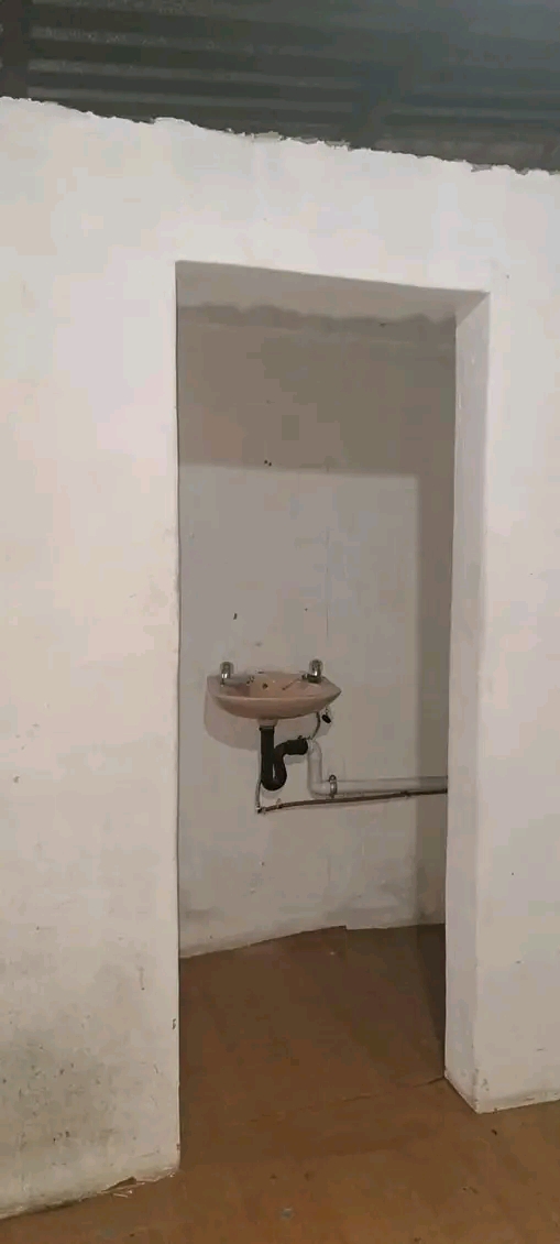 Room available at primrose hill with own toil  in Primrose