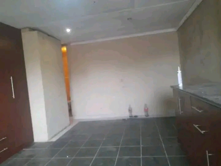 Spacious bachelor to let in stanhope road
r3  in Wychwood