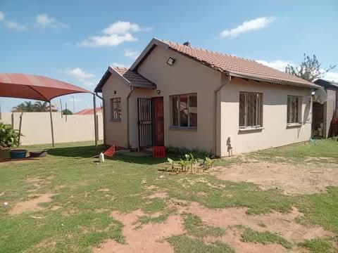 2 bedroom with open plan kitchenette with ,si  in Birch Acres