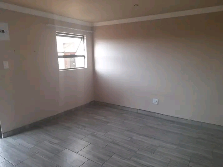 Spacious bachelor room available rent r3300 w  in Dube