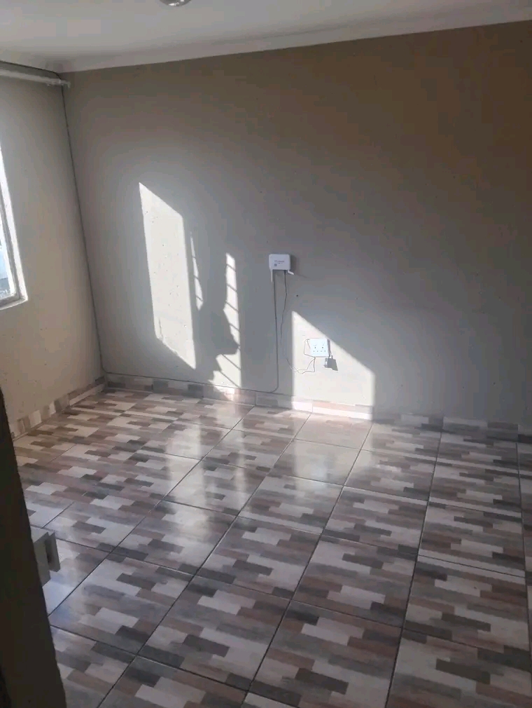 Bachelor room to let water and electricity in  in Kenilworth