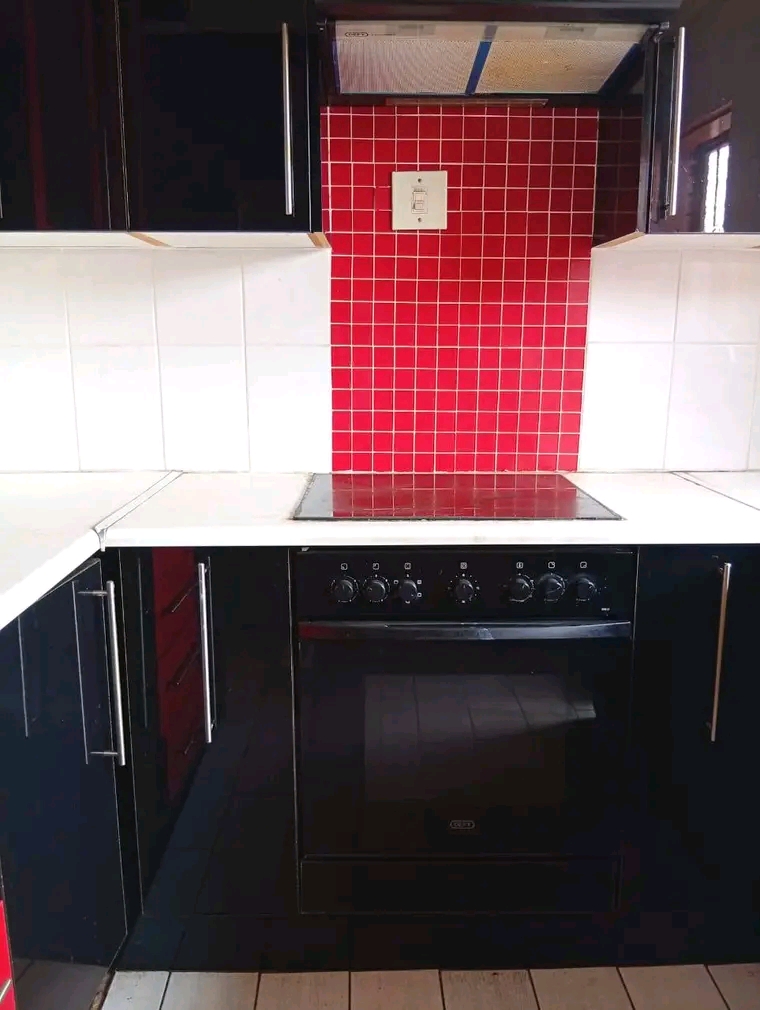 3 bedrooms house with a fitted kitchenette, f  in Tembisa