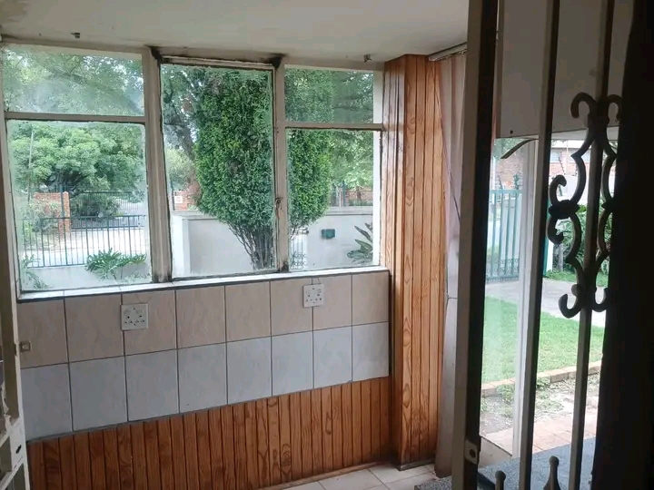 Bachelor available for immediate occupation f  in Kempton Park