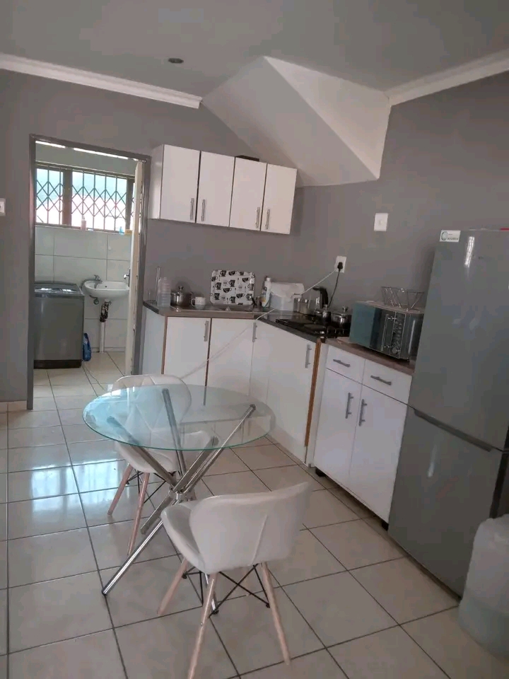 One bedroom cottage for rent in mondeor
rent  in Mondeor