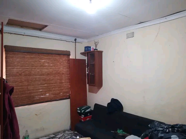 House available for rental in soweto 

💰  in Moletsane