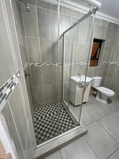 2 x 2 bed 1 bathroom 
pre paid water 
pre p  in Edenvale