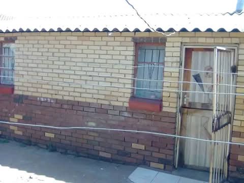 Rental immediately 
4 room house trent immed  in Sebokeng