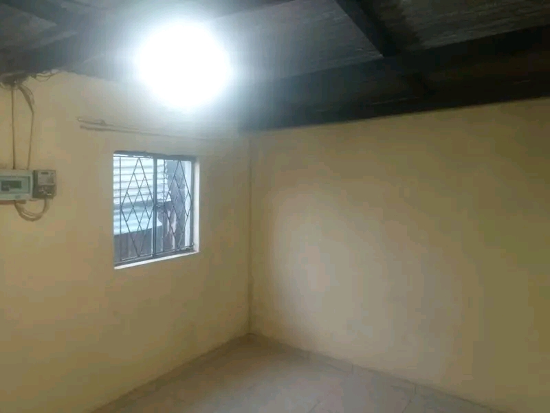 A spacious room available!!

*location: swa  in Ivory Park