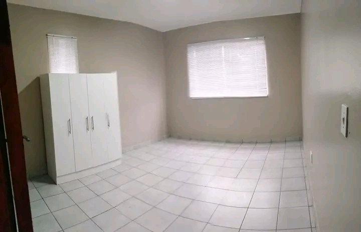 Newly renovated 2 bedroom apartment
can acco  in Yeoville