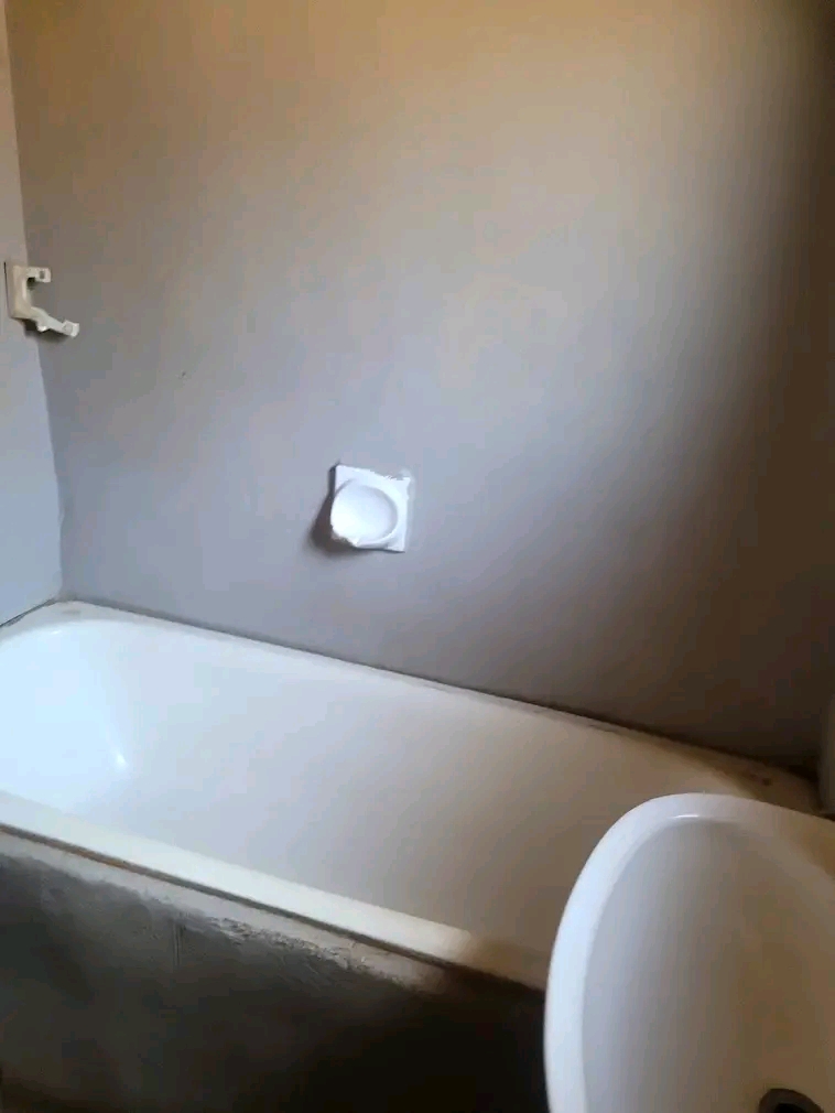 Bachelor house to rent available immediately   in Evaton