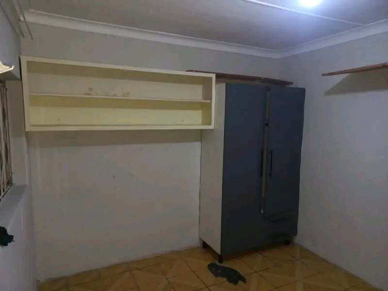 Room to rent on commissioner street with, car  in Kempton Park