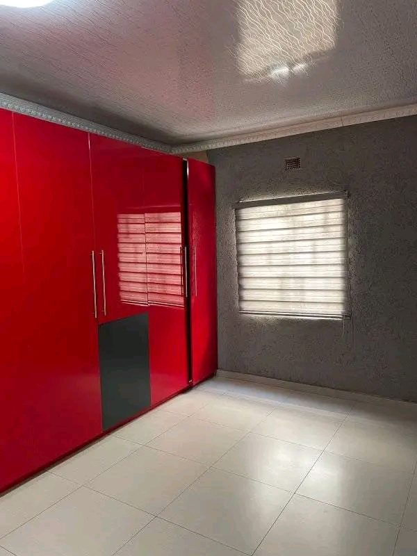 3000 double garage to rent immediately 
depo  in Chiawelo