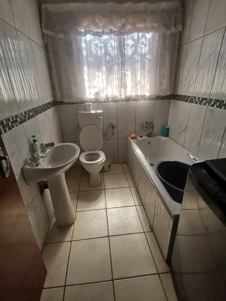 🎉beautiful 3 bedrooms house to rent ext28�  in Vosloorus