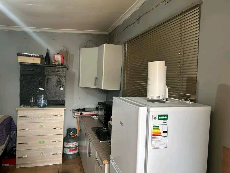 Ext1 r2800 rental including electricity 
r15  in Rabie ridge