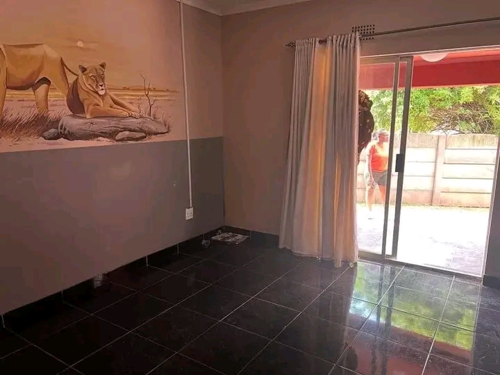 Spacious bachelor unit to rent with kitchenet  in Norkem Park