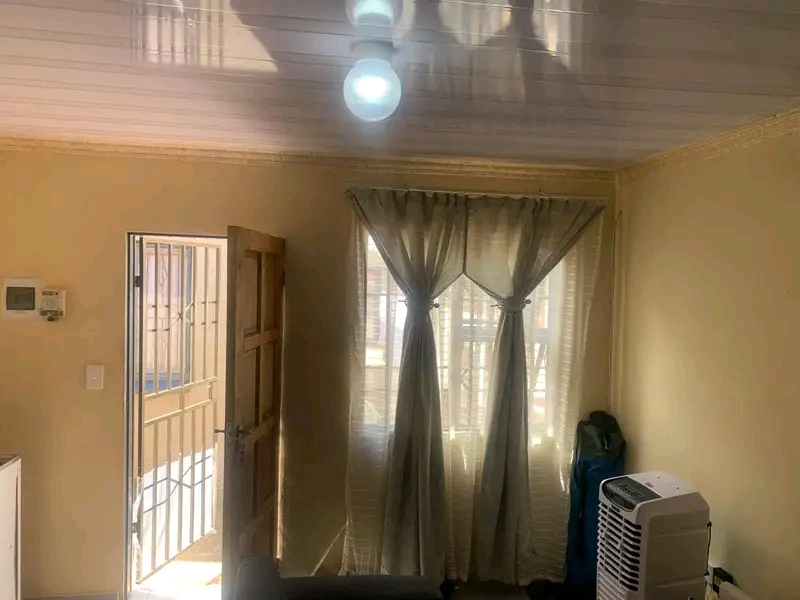 Room with ensuite to rent extension 16, phase  in Protea Glen