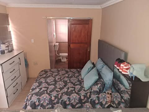 Ensuite available 
parking available 
kids   in Dobsonville