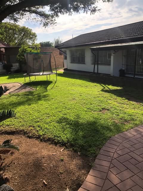 Full house 3 bedroomed for rental it covers e  in Birchleigh
