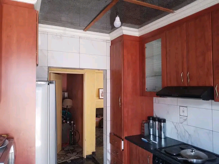 House available for rental in soweto 

💰  in Moletsane