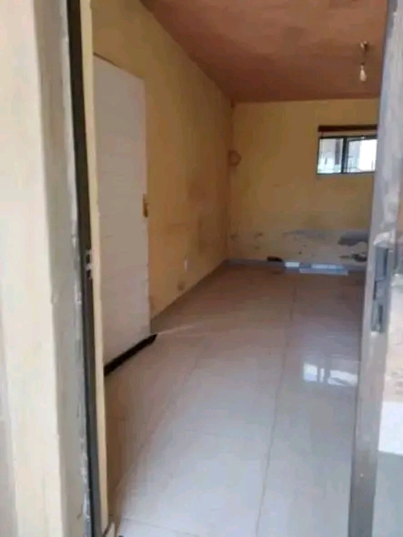 Garage available at r2000 , tiles and selling  in Orlando East