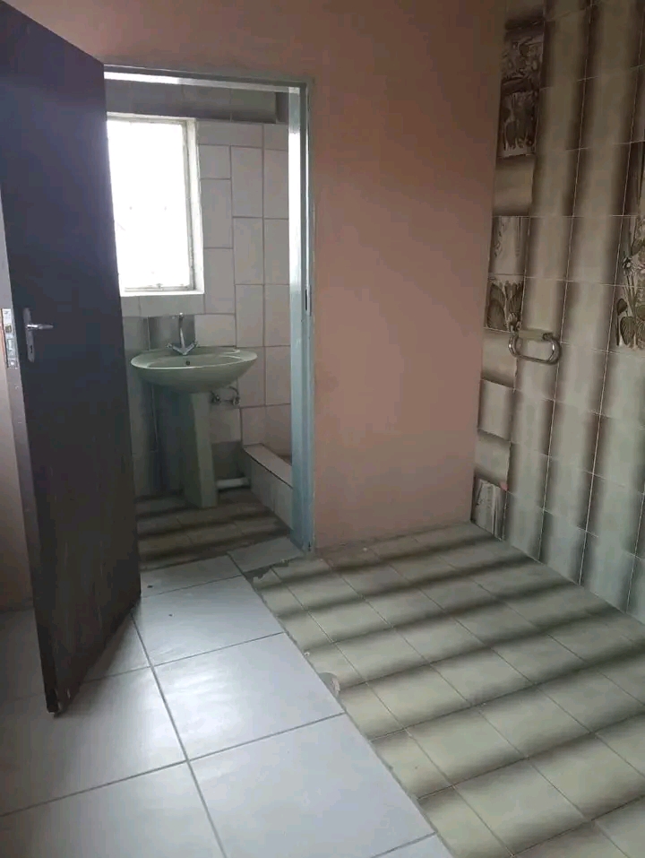 2 rooms  available to rent. own toilet and sh  in Kempton Park