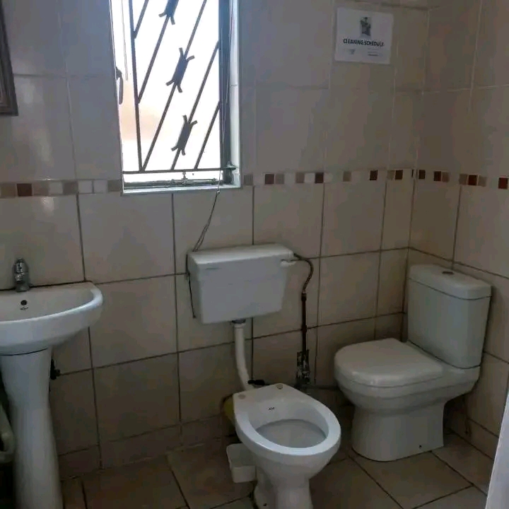 1700 spacious room to rent immediately ext 11  in Meadowlands