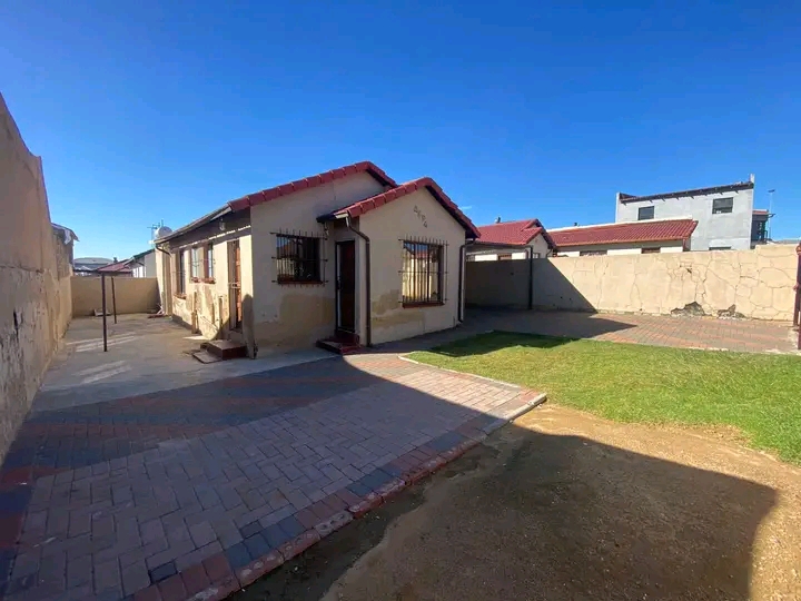 2 bedrooms  house with fittes kitchen  , loun  in Birch Acres