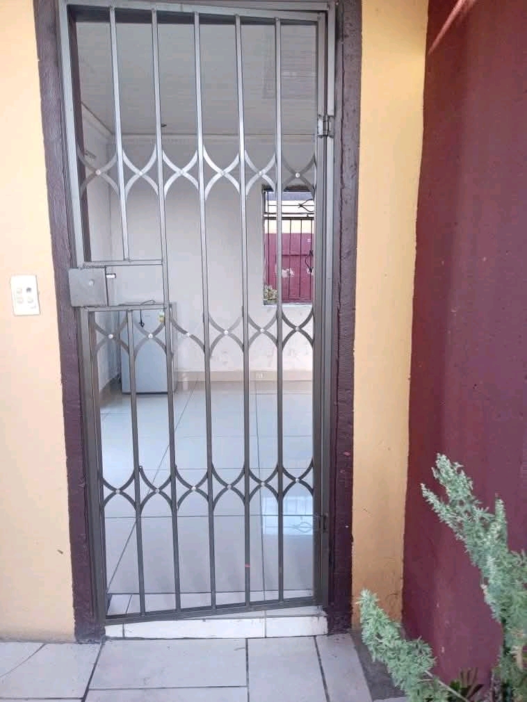 Room with ensute
available to rent in phase4  in Braamfischer