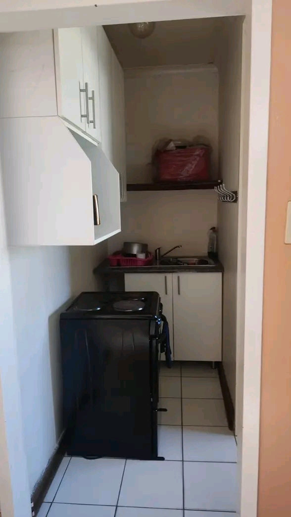1 bed room 
toilet 🚽
kitchen
electricit  in Fleurhof