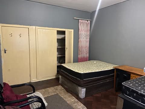 Sharing accommodation for young male students  in Joubert Park