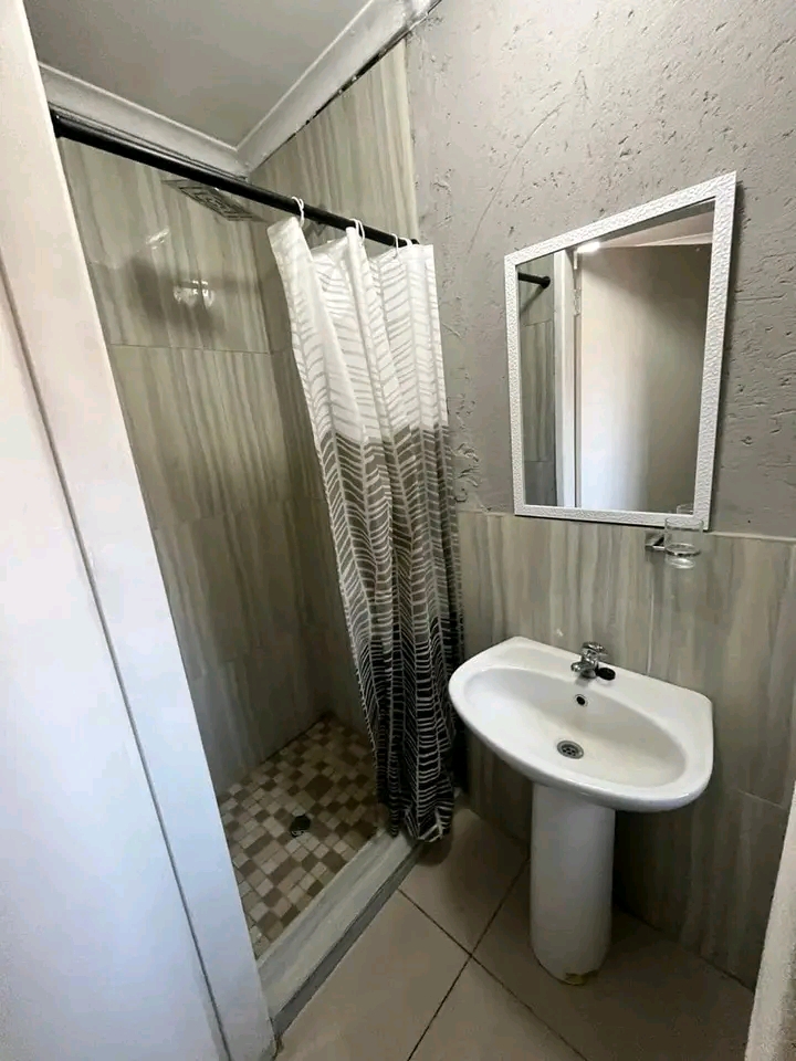 A beautiful 1 bedroom cottage with open plan   in Birchleigh