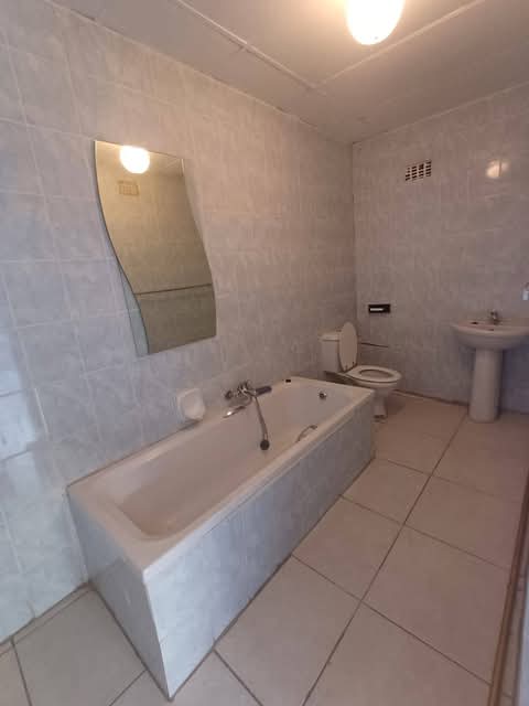 Bachelor room available for rental on the 1st  in Bedfordview