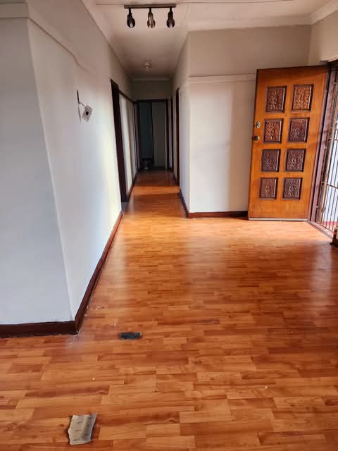 3 bedroom house to let preferably a family or  in Primrose east