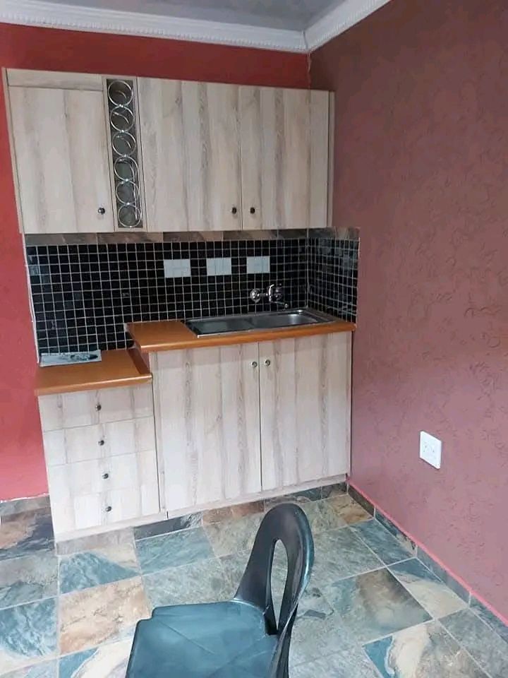 There is a bachelor  ensuite room available a  in Kagiso