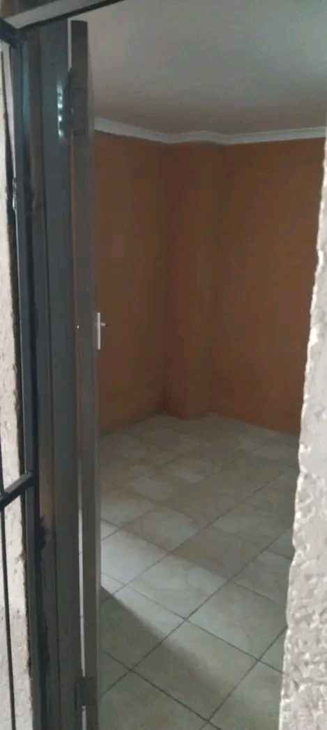 Bachelor available for rent 🏠 centurion ex  in Olievenhoutbosch