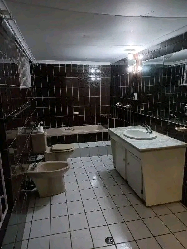 3 bedroom house with 2 bathroom house to let   in Kensington