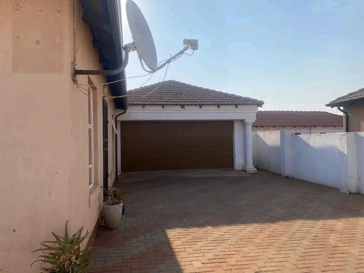 2 bedroom house available immediately at ext   in Lehae