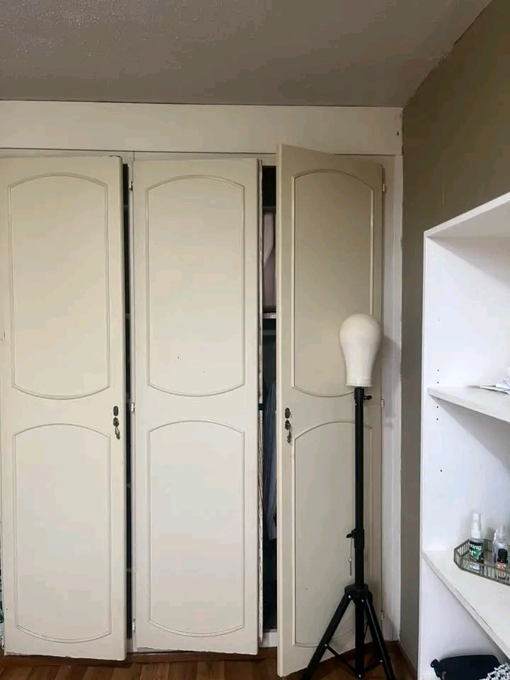 1 room in a 3 bedroom apartment available on in Randburg