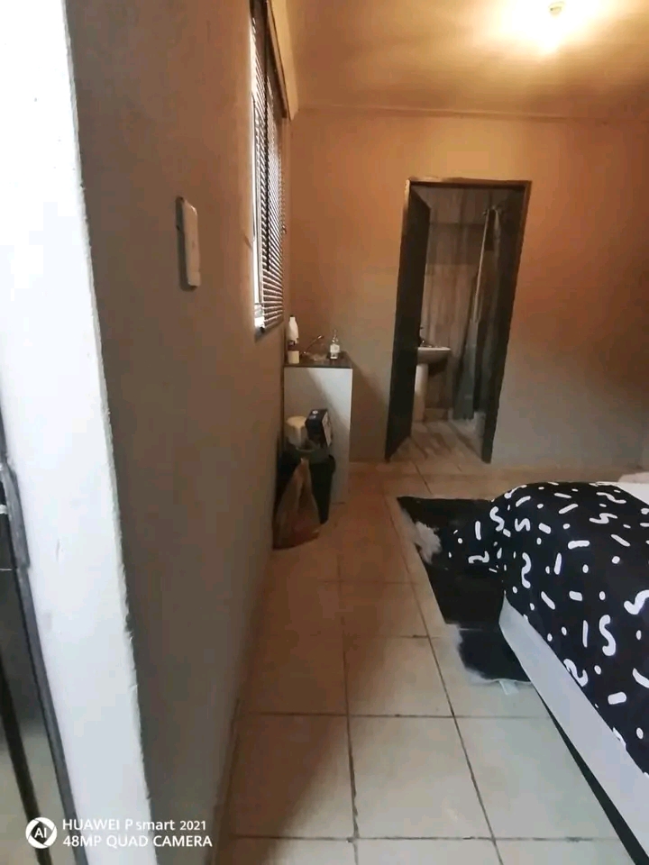 Bachelor room available in ext 26 for  r2500.  in Clayville